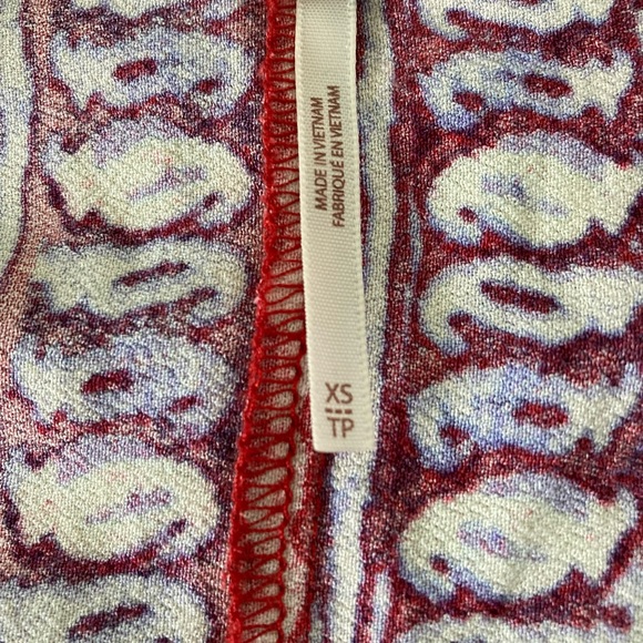 Free People paisley, pink, red & white dressy top, 100% rayon, size extra small - Picture 4 of 5